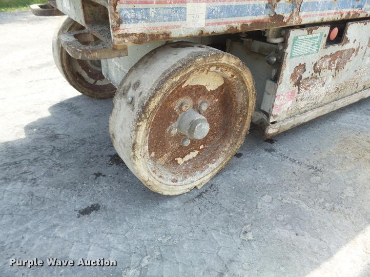 image for item K7539 2005 Skyjack SJ III 3220 scissor lift