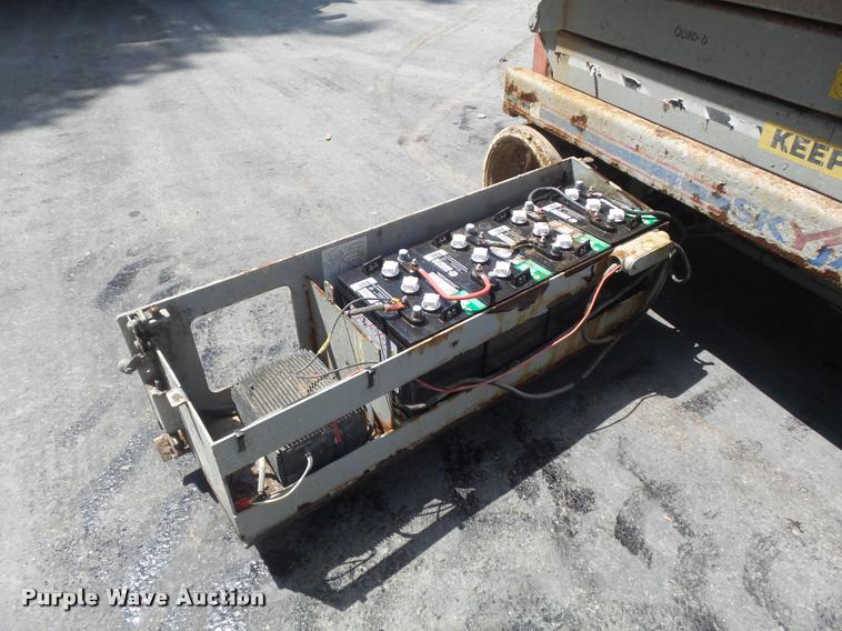 image for item K7539 2005 Skyjack SJ III 3220 scissor lift