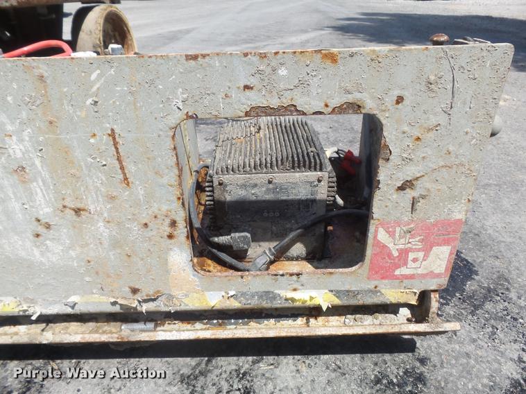 image for item K7539 2005 Skyjack SJ III 3220 scissor lift