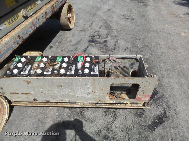 image for item K7539 2005 Skyjack SJ III 3220 scissor lift