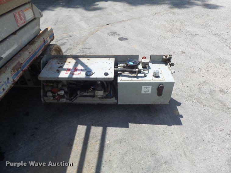 image for item K7539 2005 Skyjack SJ III 3220 scissor lift