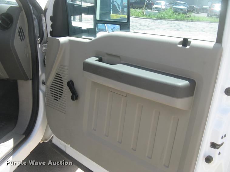 image for item L2309 2009 Ford F450 XL Super Duty flatbed truck