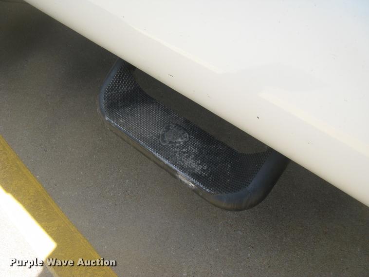 image for item L2309 2009 Ford F450 XL Super Duty flatbed truck