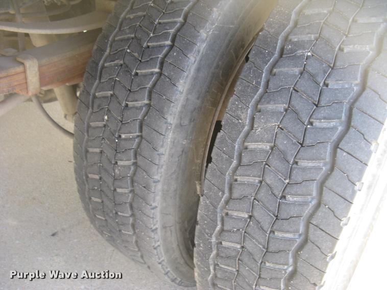 image for item L2309 2009 Ford F450 XL Super Duty flatbed truck