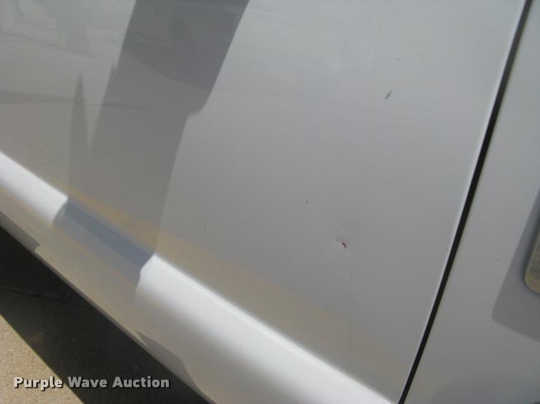 image for item L2309 2009 Ford F450 XL Super Duty flatbed truck