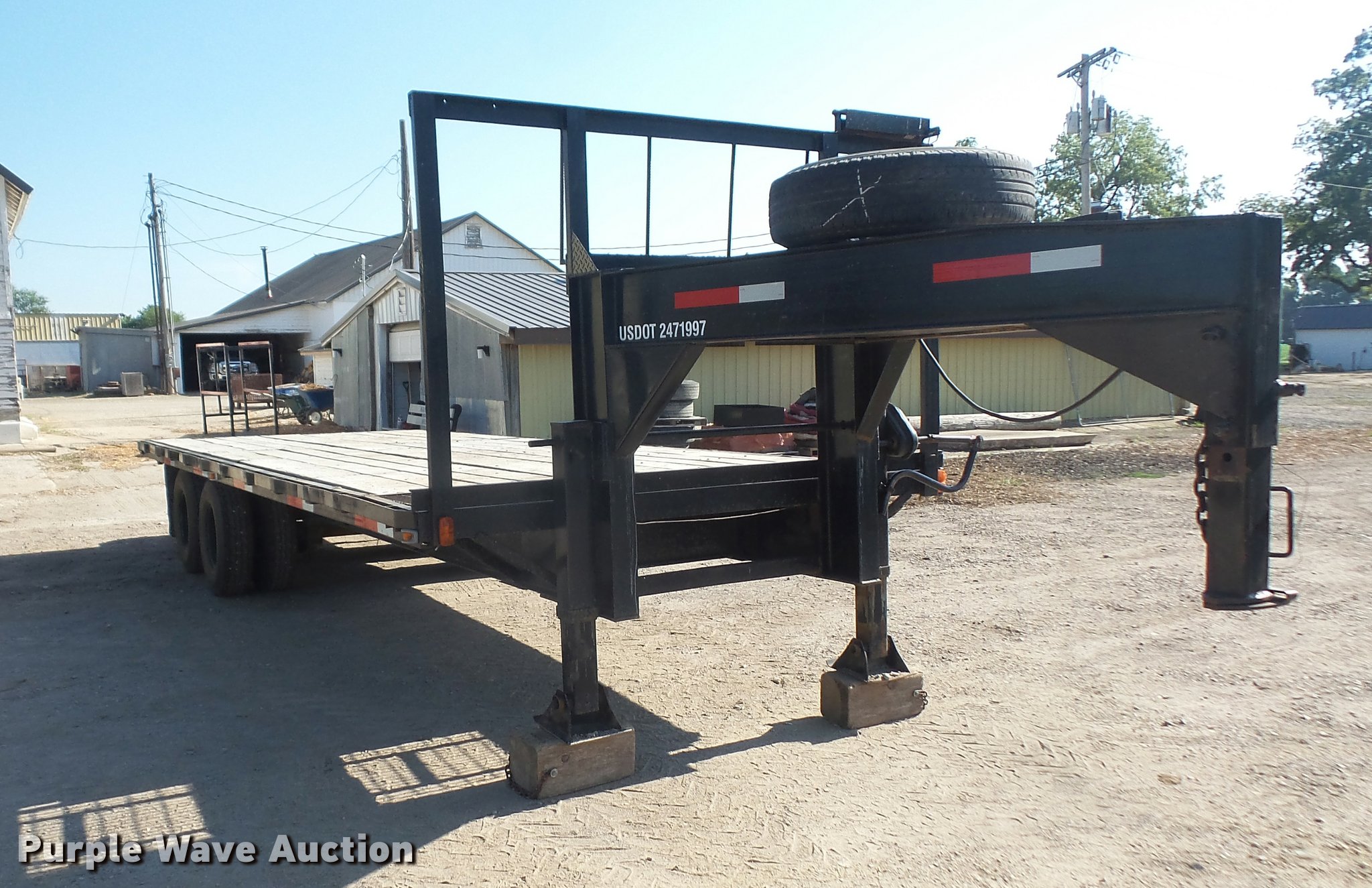 1996 Oklahoma flatbed trailer in Lawrence, KS Item DA1659 sold