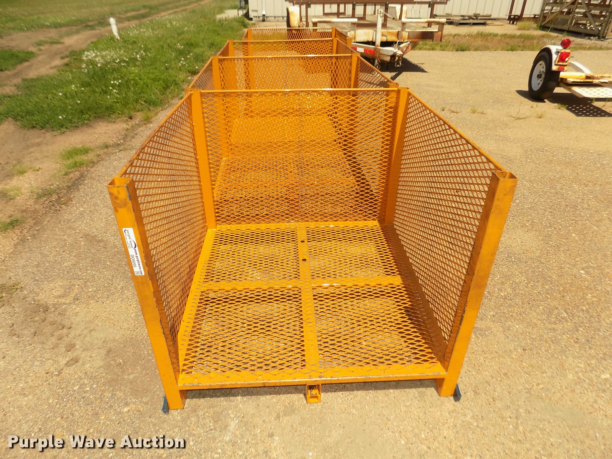 (4) metal containers in Grand Island, NE Item DO9205 sold Purple Wave