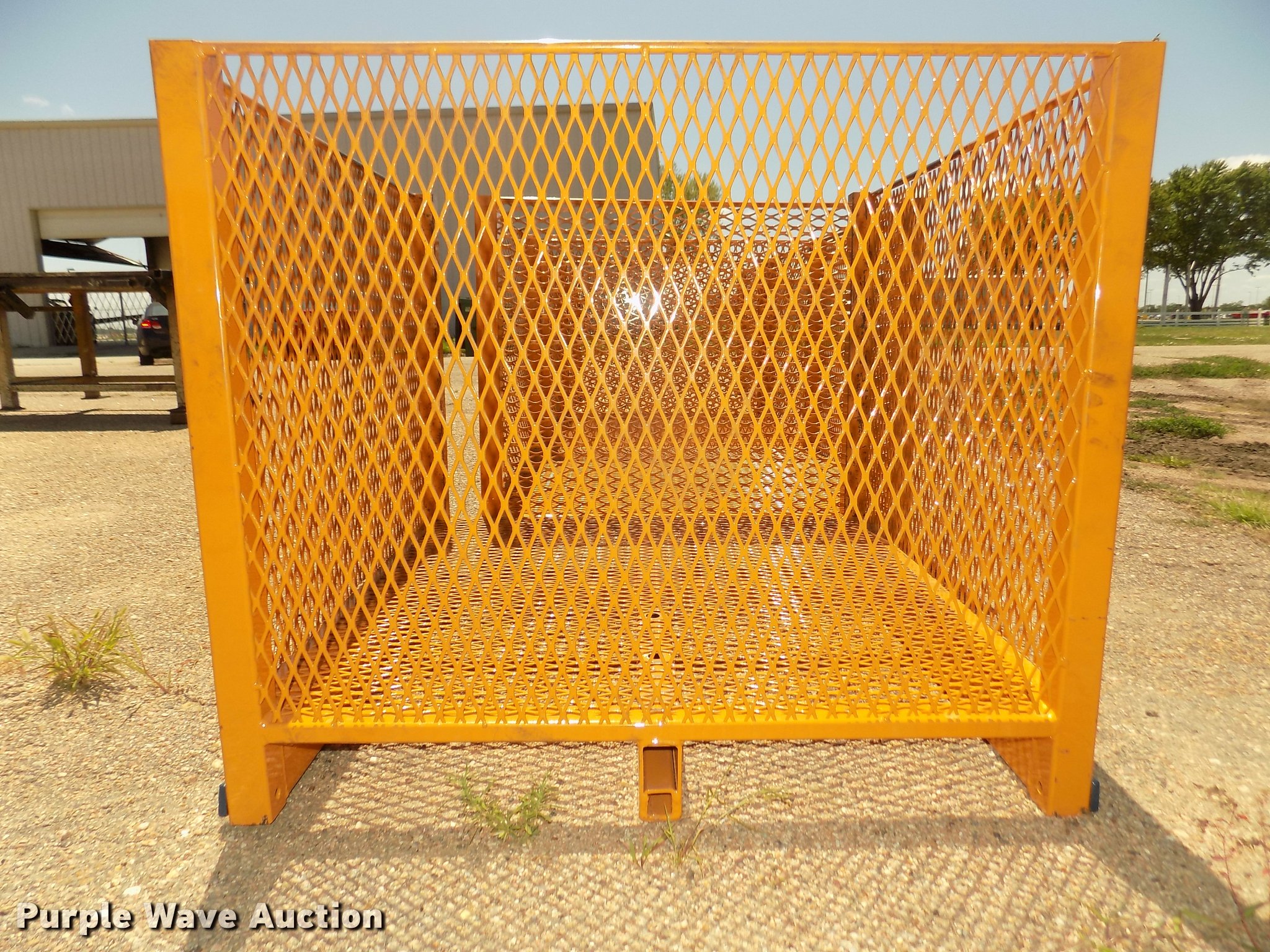 (4) metal containers in Grand Island, NE Item DO9205 sold Purple Wave