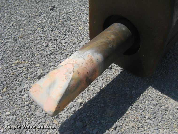 image for item AR9775 2011 Caterpillar H160DS roll-out hydraulic hammer