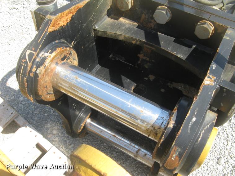 image for item AR9775 2011 Caterpillar H160DS roll-out hydraulic hammer