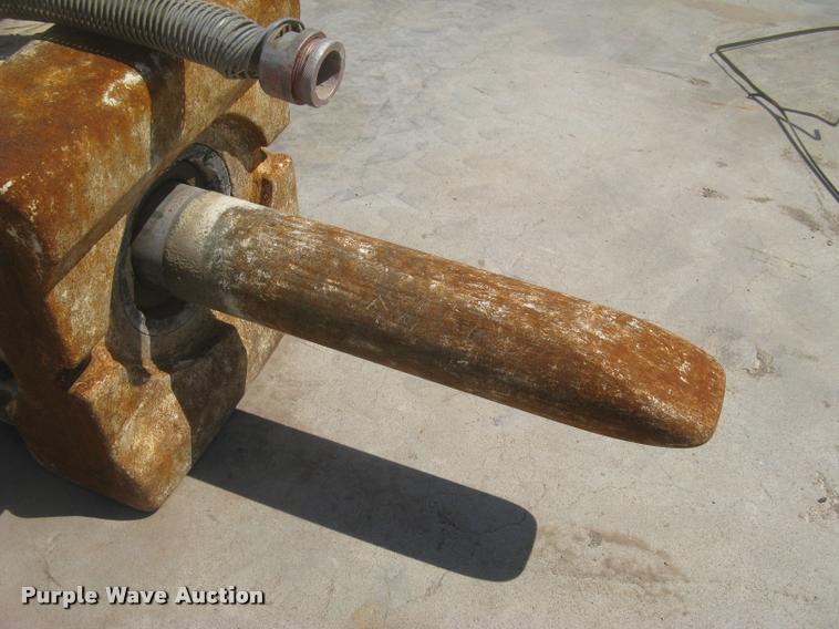 image for item AR9777 2013 Caterpillar H140ES roll-out hydraulic hammer