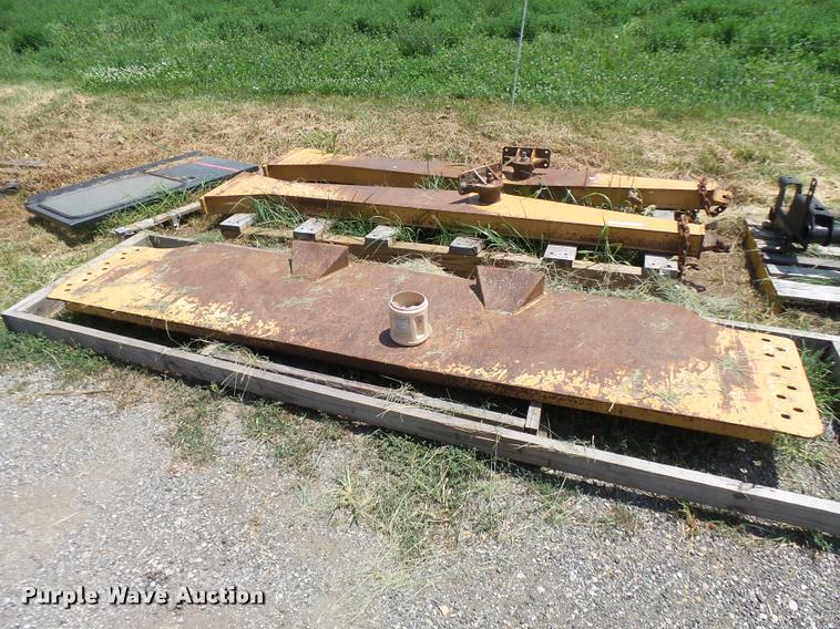 image for item CA9009 Caterpillar D250E truck tailgate