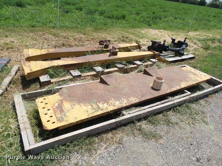 image for item CA9009 Caterpillar D250E truck tailgate