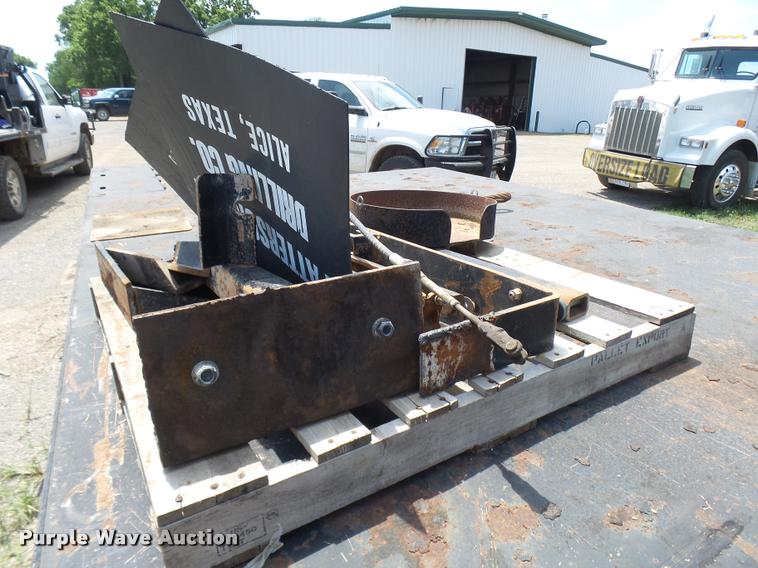 image for item CA9013 Winch truck bed