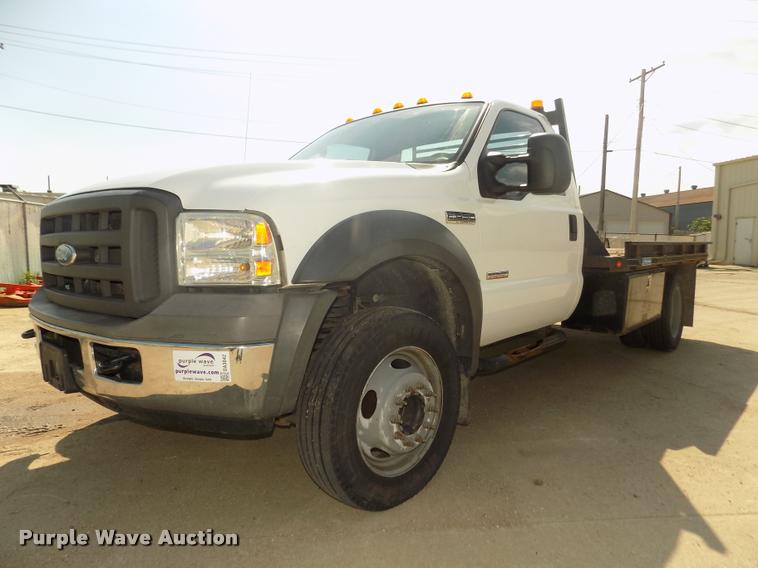 image for item DA3042 2005 Ford F450 XL Super Duty flatbed truck