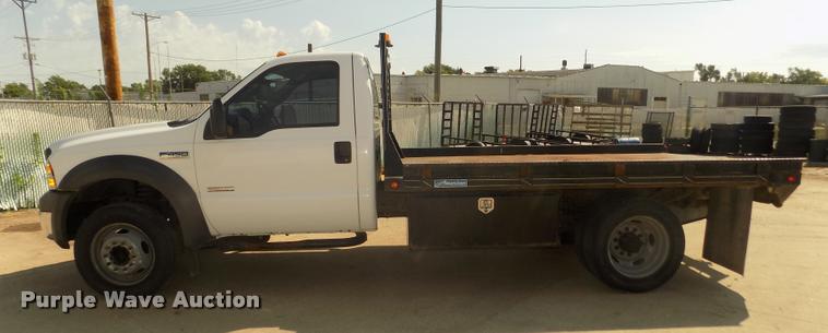 image for item DA3042 2005 Ford F450 XL Super Duty flatbed truck