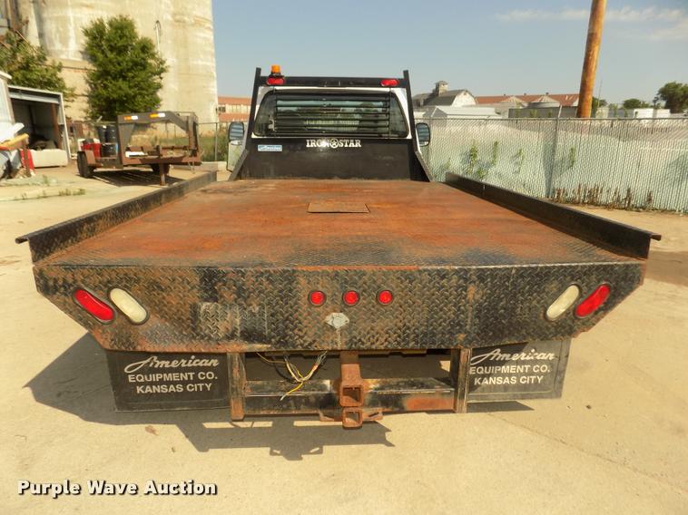image for item DA3042 2005 Ford F450 XL Super Duty flatbed truck