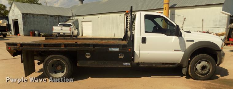 image for item DA3042 2005 Ford F450 XL Super Duty flatbed truck