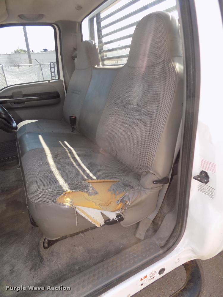 image for item DA3042 2005 Ford F450 XL Super Duty flatbed truck