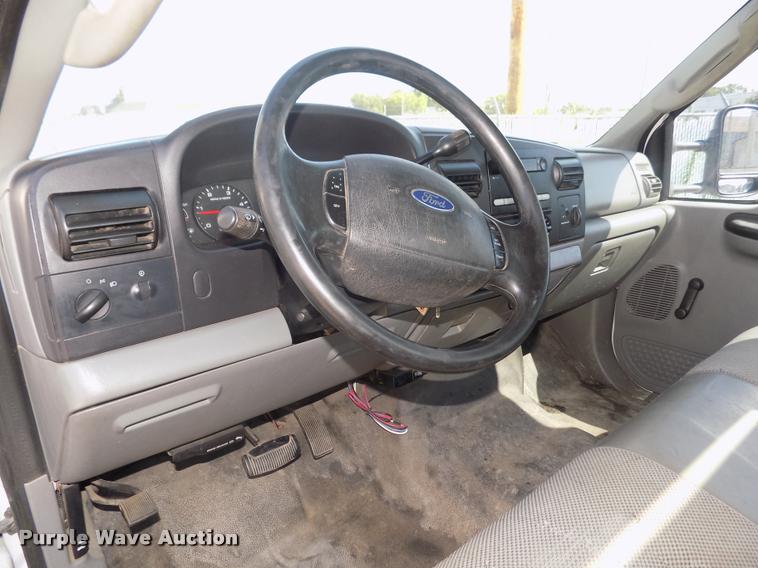 image for item DA3042 2005 Ford F450 XL Super Duty flatbed truck