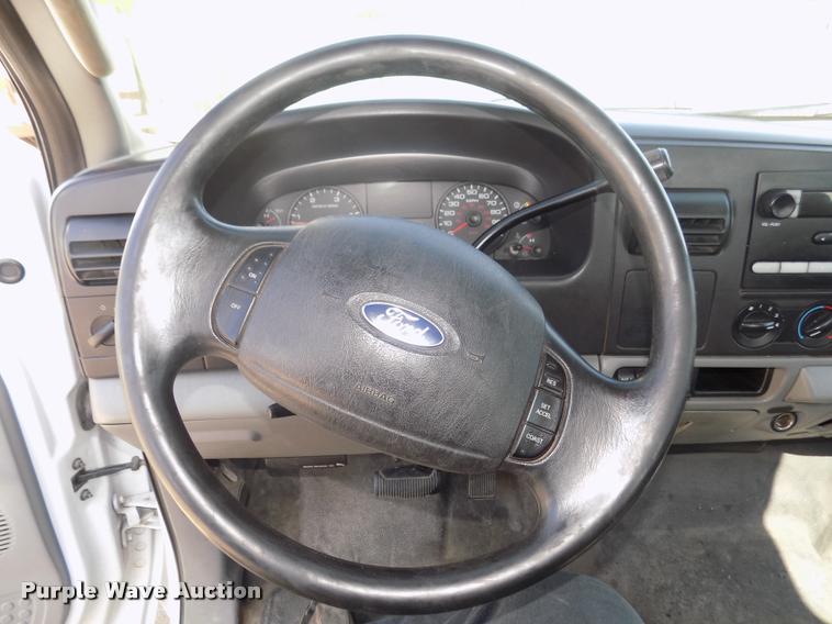 image for item DA3042 2005 Ford F450 XL Super Duty flatbed truck