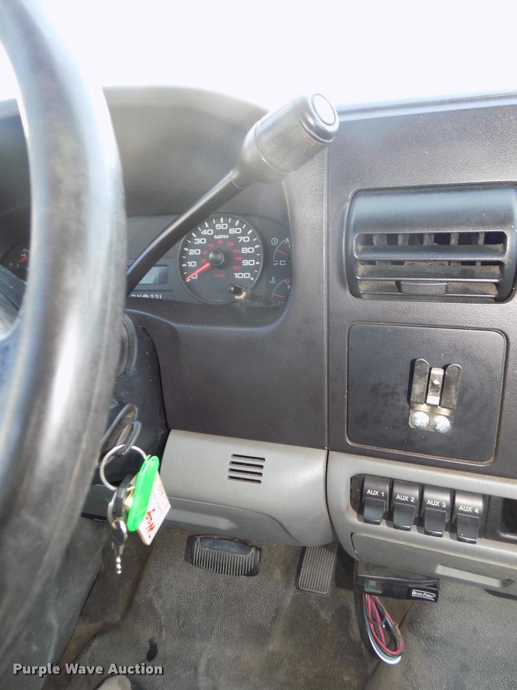 image for item DA3042 2005 Ford F450 XL Super Duty flatbed truck