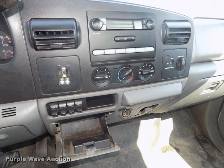 image for item DA3042 2005 Ford F450 XL Super Duty flatbed truck