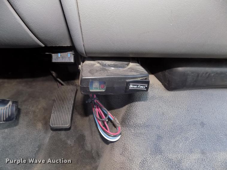 image for item DA3042 2005 Ford F450 XL Super Duty flatbed truck