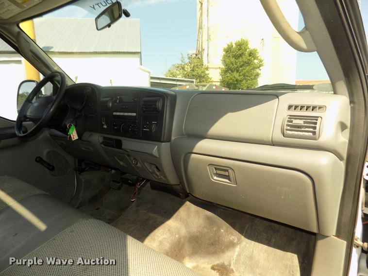 image for item DA3042 2005 Ford F450 XL Super Duty flatbed truck