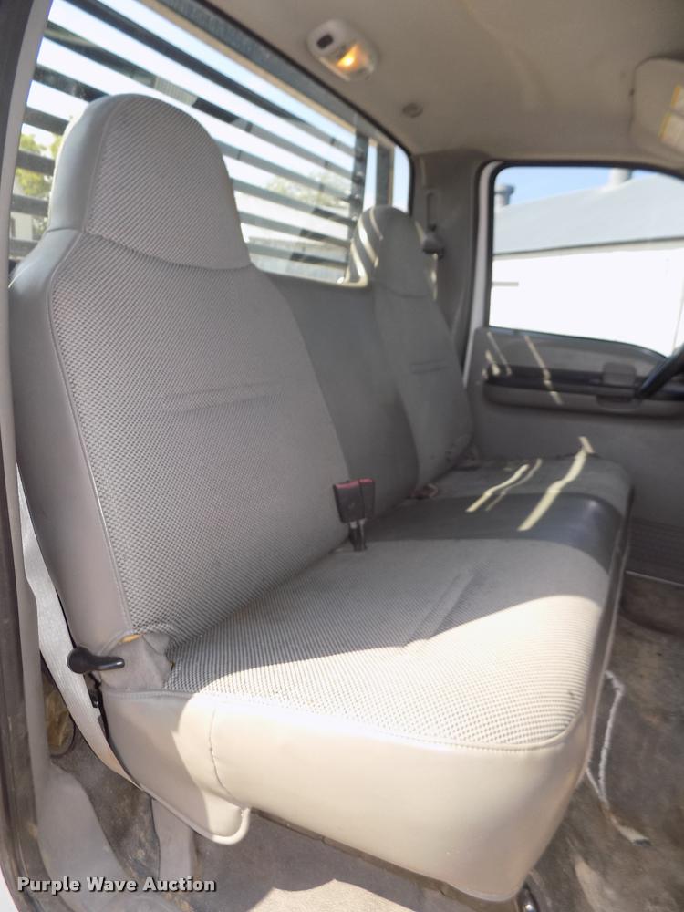 image for item DA3042 2005 Ford F450 XL Super Duty flatbed truck