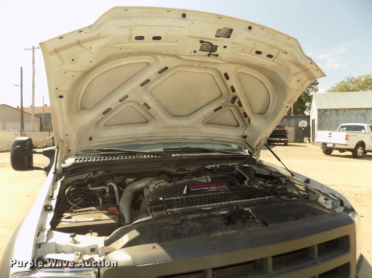 image for item DA3042 2005 Ford F450 XL Super Duty flatbed truck