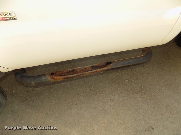 image for item DA3042 2005 Ford F450 XL Super Duty flatbed truck