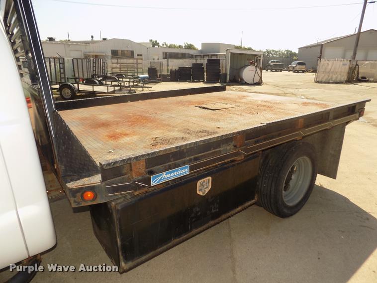 image for item DA3042 2005 Ford F450 XL Super Duty flatbed truck