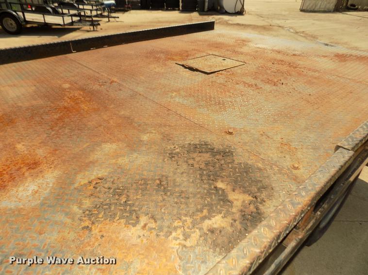 image for item DA3042 2005 Ford F450 XL Super Duty flatbed truck