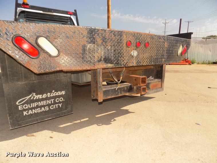 image for item DA3042 2005 Ford F450 XL Super Duty flatbed truck