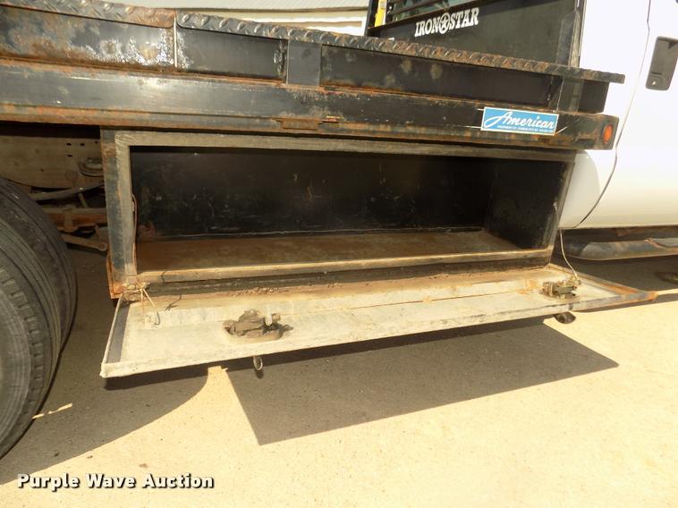 image for item DA3042 2005 Ford F450 XL Super Duty flatbed truck
