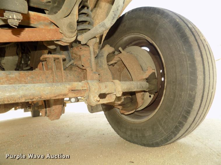 image for item DA3042 2005 Ford F450 XL Super Duty flatbed truck