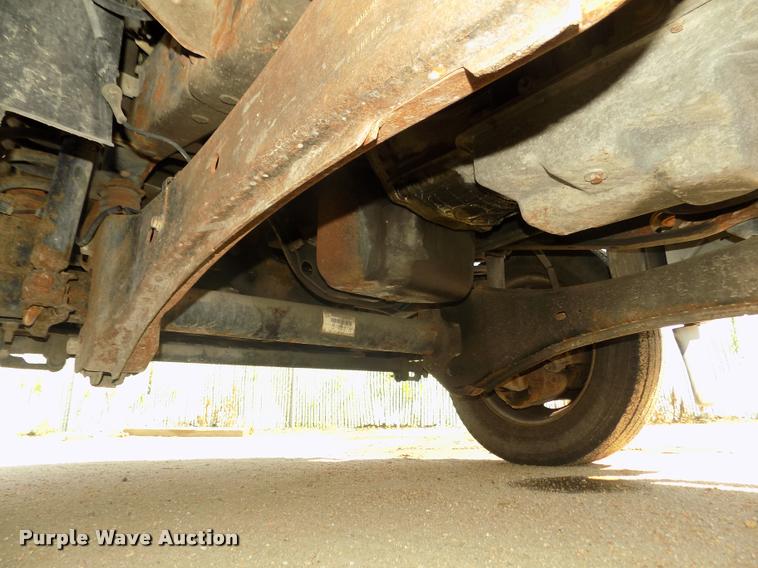 image for item DA3042 2005 Ford F450 XL Super Duty flatbed truck