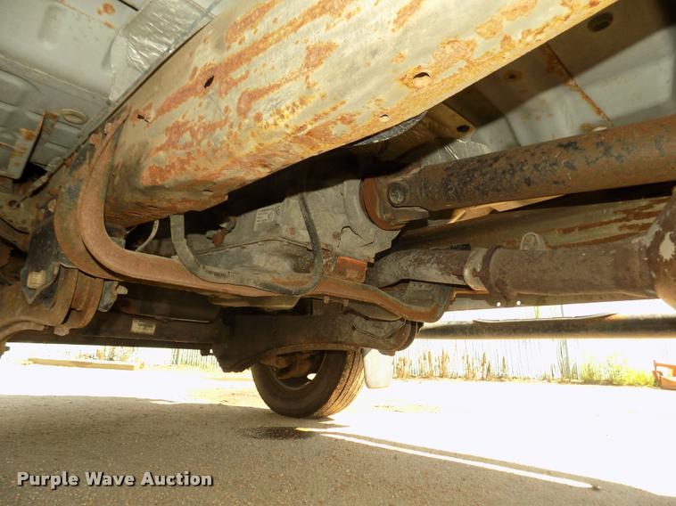 image for item DA3042 2005 Ford F450 XL Super Duty flatbed truck