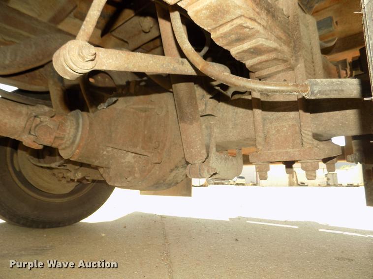 image for item DA3042 2005 Ford F450 XL Super Duty flatbed truck