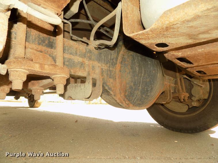 image for item DA3042 2005 Ford F450 XL Super Duty flatbed truck