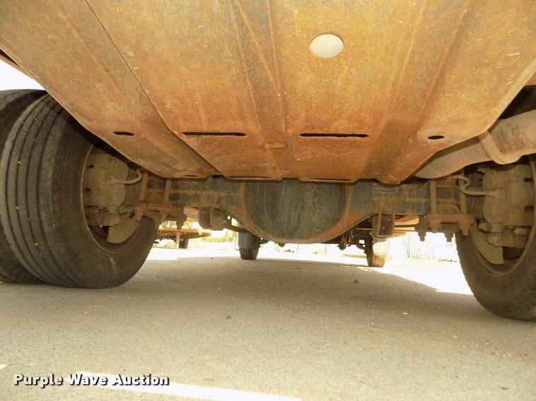 image for item DA3042 2005 Ford F450 XL Super Duty flatbed truck