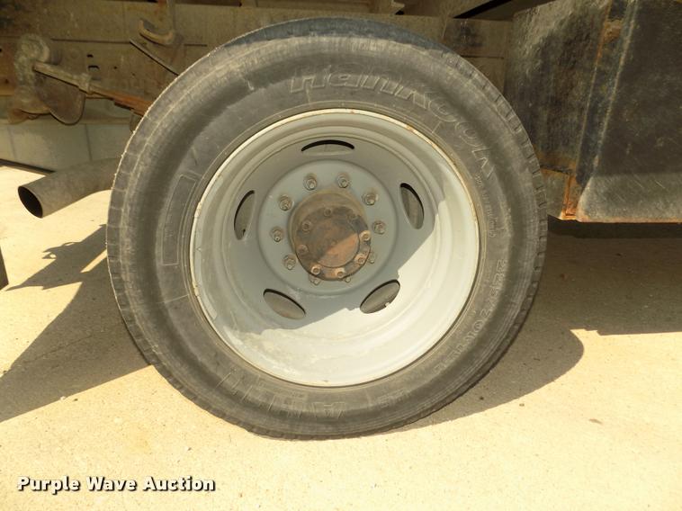 image for item DA3042 2005 Ford F450 XL Super Duty flatbed truck