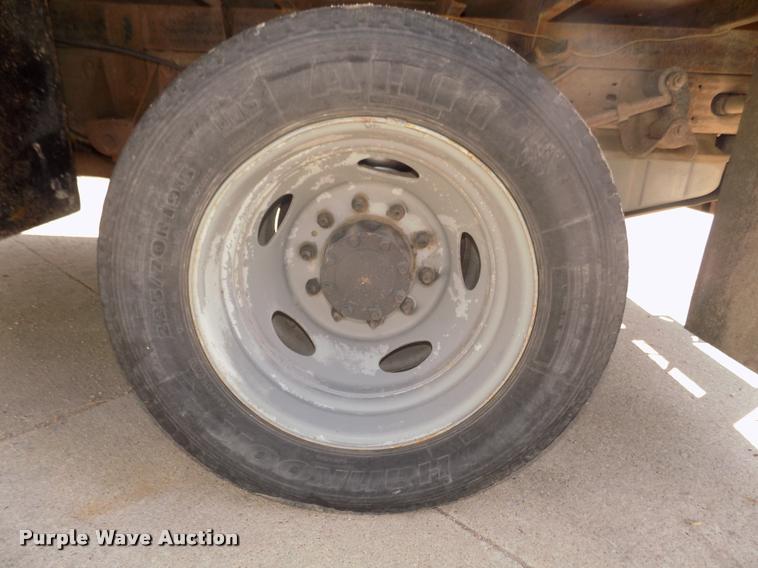 image for item DA3042 2005 Ford F450 XL Super Duty flatbed truck