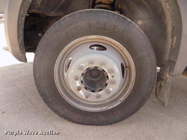 image for item DA3042 2005 Ford F450 XL Super Duty flatbed truck