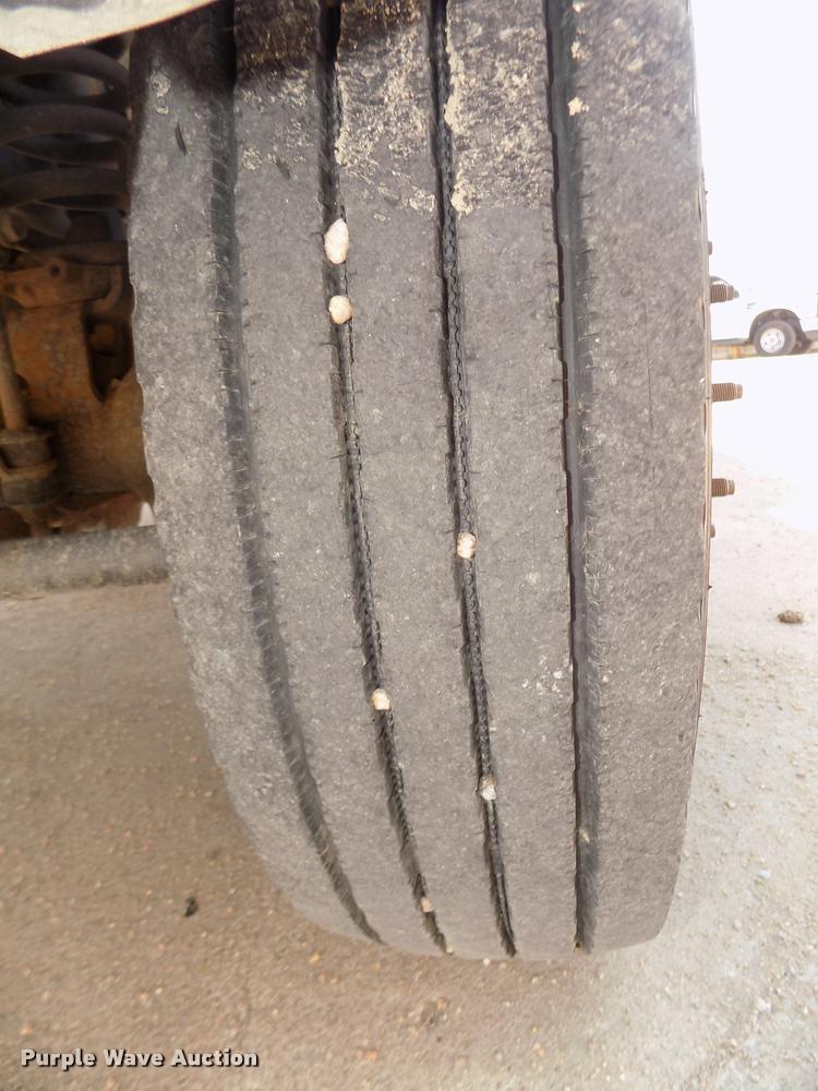 image for item DA3042 2005 Ford F450 XL Super Duty flatbed truck