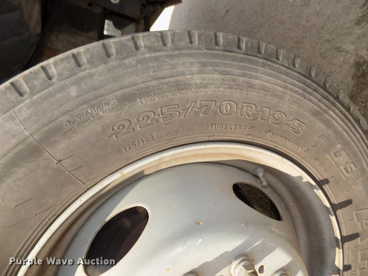 image for item DA3042 2005 Ford F450 XL Super Duty flatbed truck