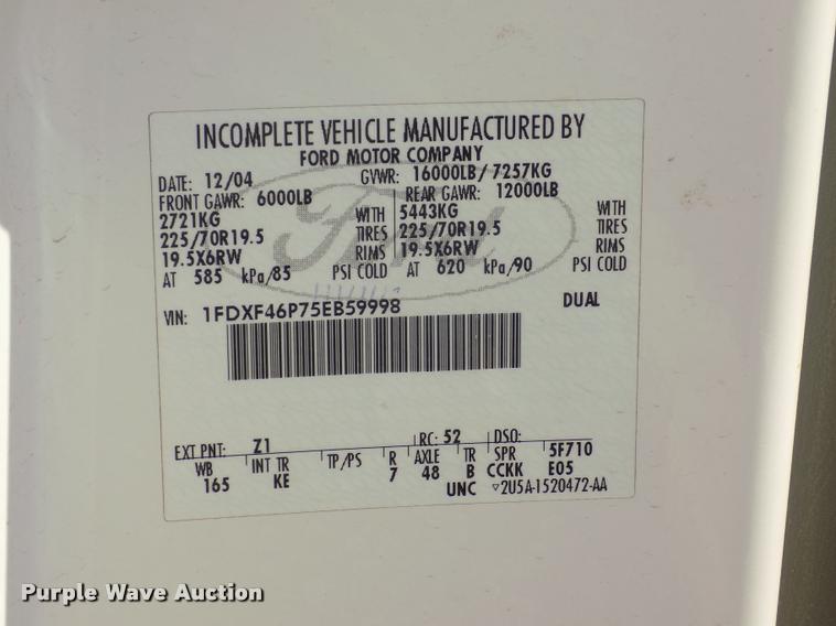 image for item DA3042 2005 Ford F450 XL Super Duty flatbed truck