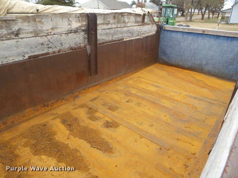 image for item DA5090 1972 Ford L9000 dump truck