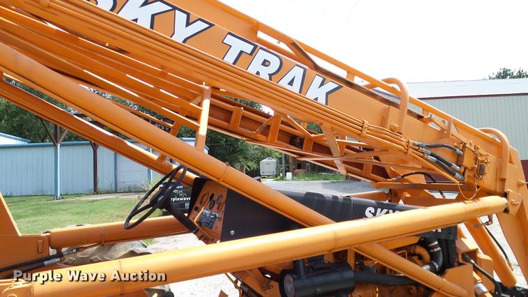 image for item DA6826 SkyTrak 4030 telehandler